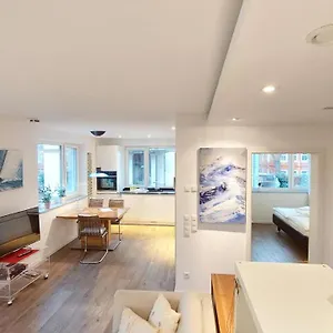 Stilvolle In Elbnaehe Mit Balkon, Parkplatz , Dresden Deutschland