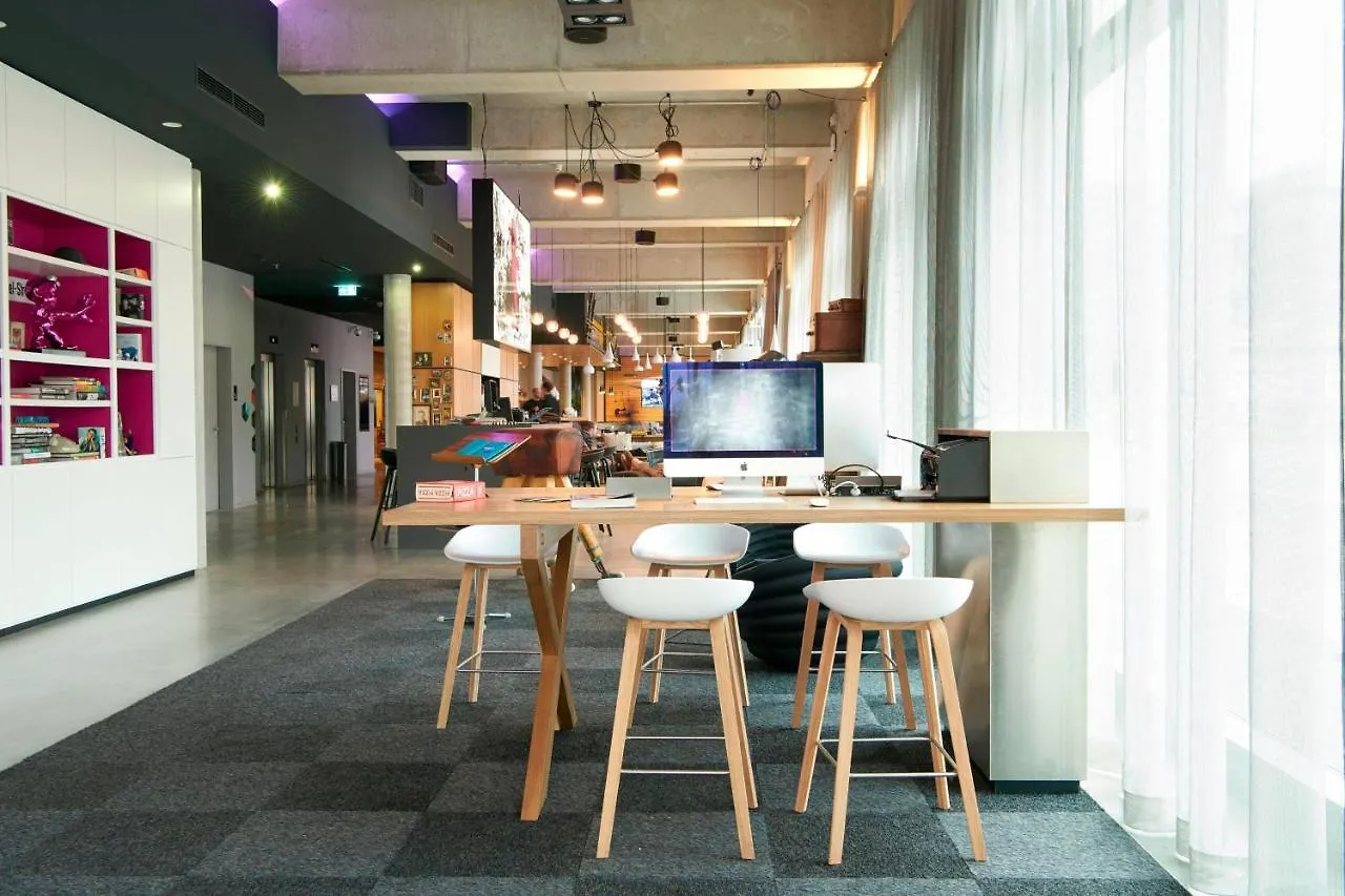 Moxy Berlin Ostbahnhof Hotel