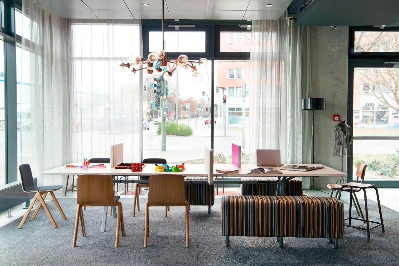 Moxy Berlin Ostbahnhof Hotel