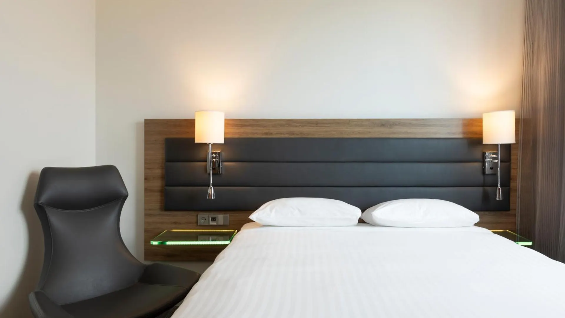 Moxy Berlin Ostbahnhof Hotel