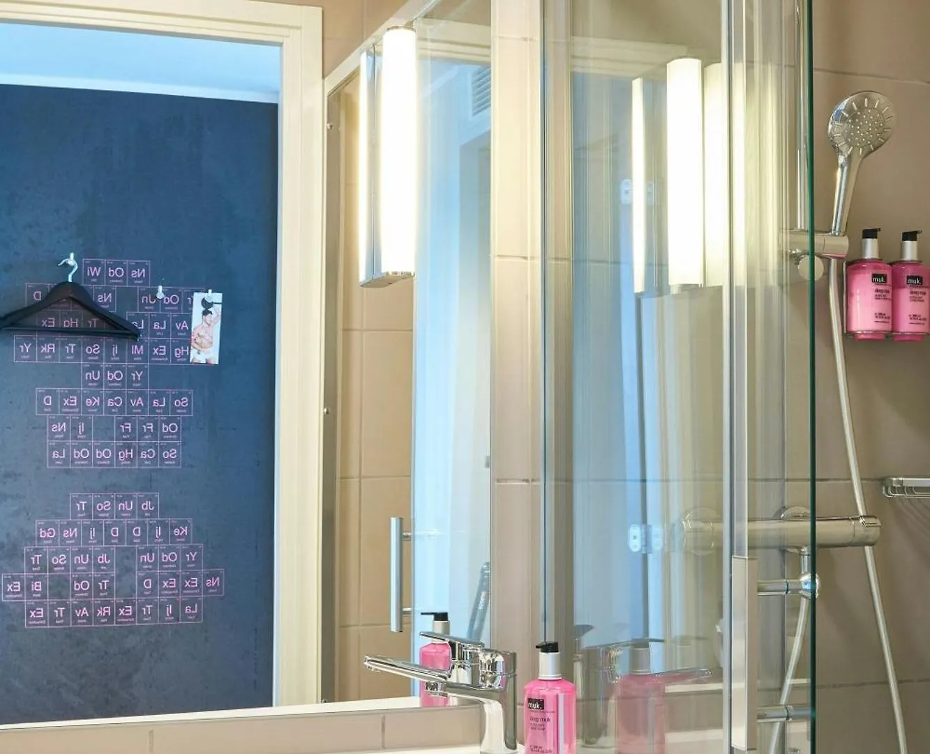 Moxy Berlin Ostbahnhof Hotel