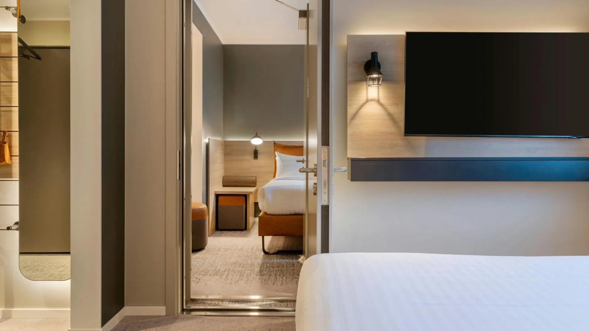 Moxy Berlin Ostbahnhof Hotel