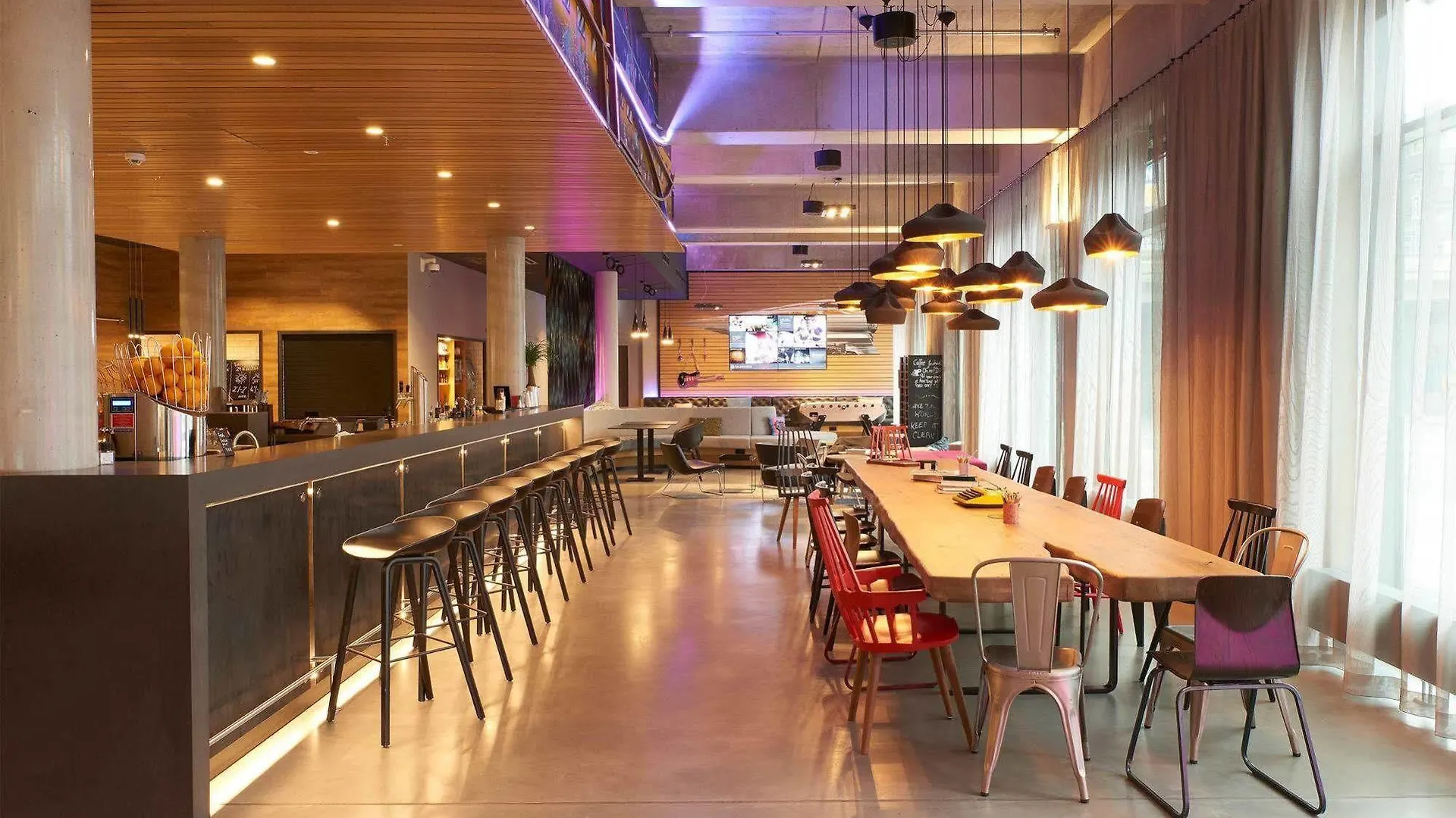 Moxy Berlin Ostbahnhof Hotel