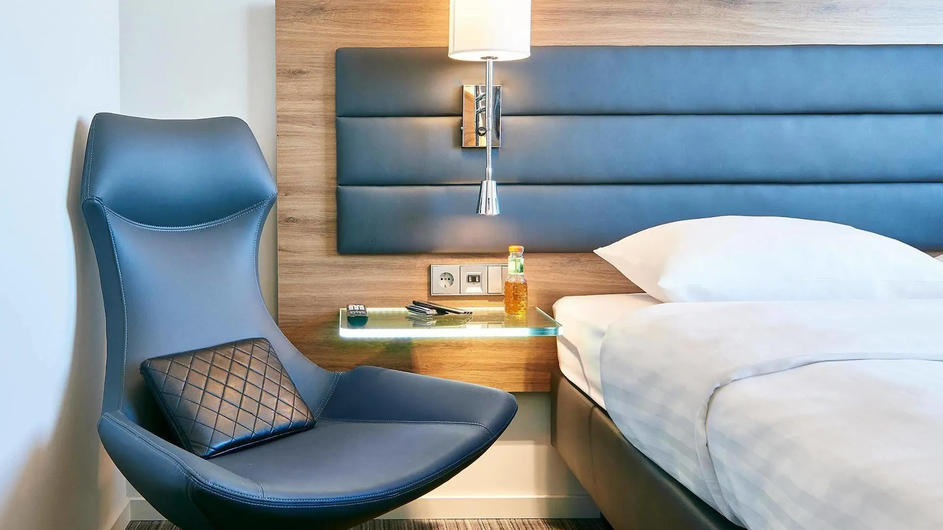 Moxy Berlin Ostbahnhof Hotel