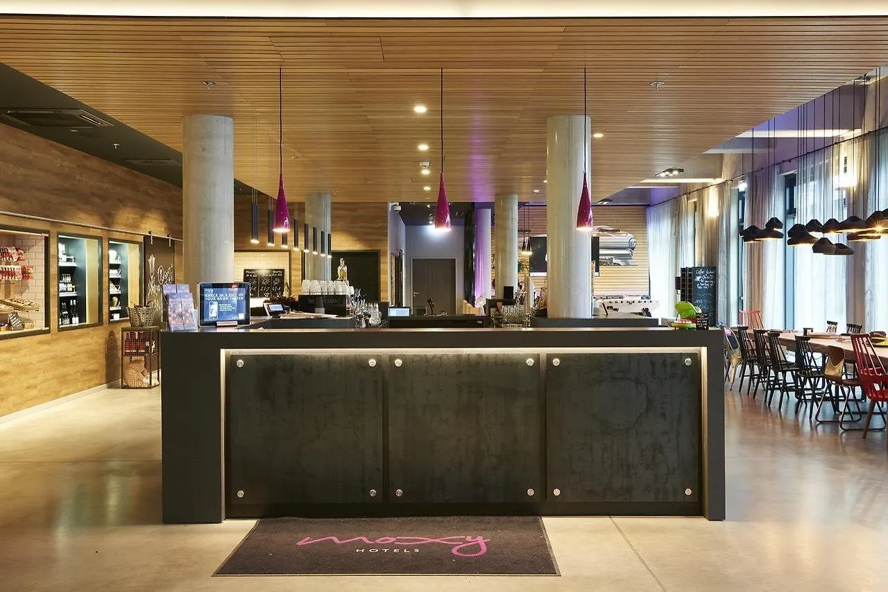Hotel Moxy Berlin Ostbahnhof 4*,