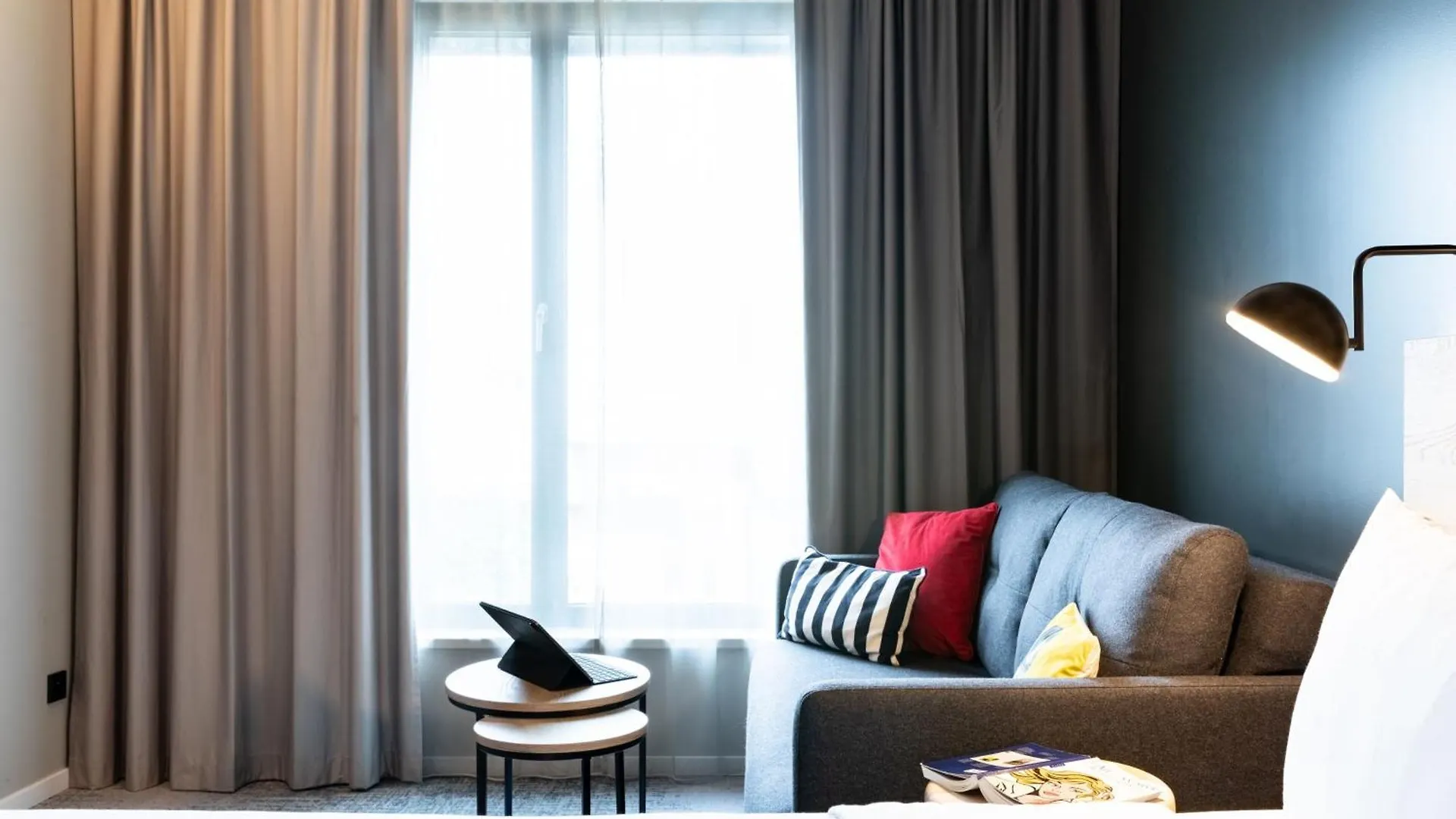 Hotel Moxy Berlin Ostbahnhof 4*,