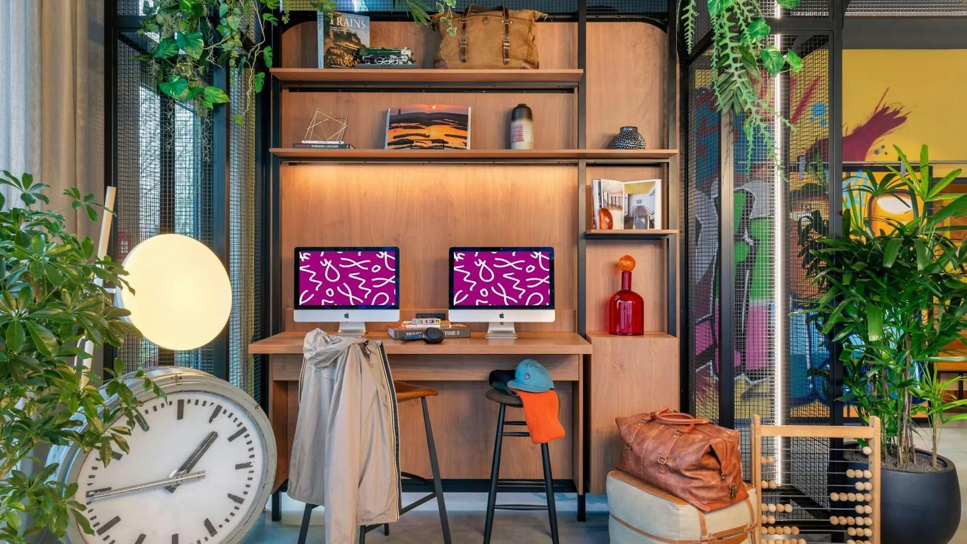 Hotel Moxy Berlin Ostbahnhof 4*,