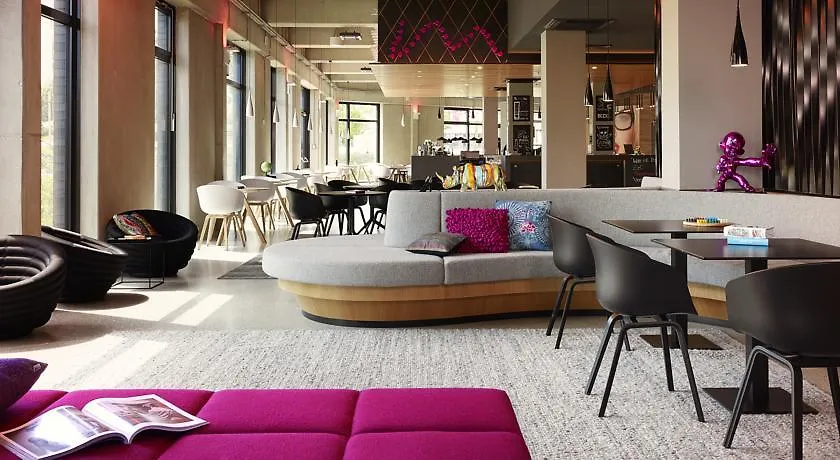 ****  Hotel Moxy Berlin Ostbahnhof Germania