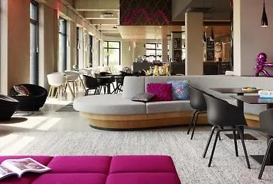 Hotel Moxy Berlin Ostbahnhof 4*,