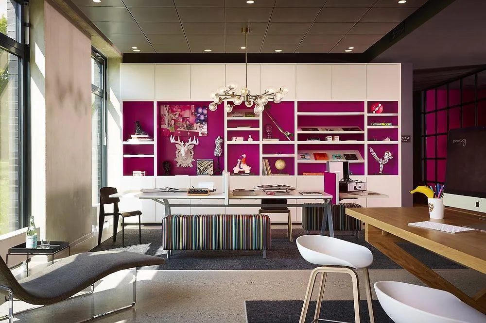 Hotel Moxy Berlin Ostbahnhof