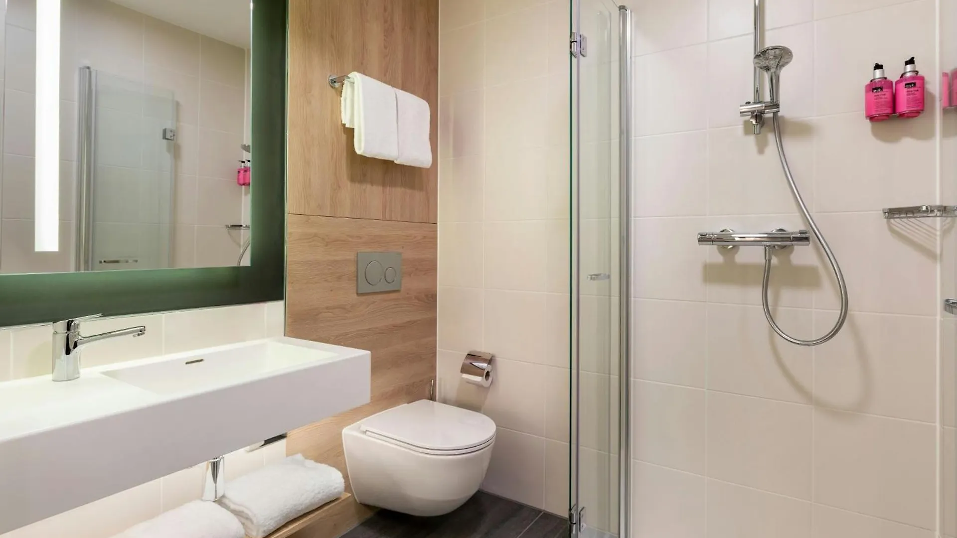 Hotel Moxy Berlin Ostbahnhof 4*,  Deutschland