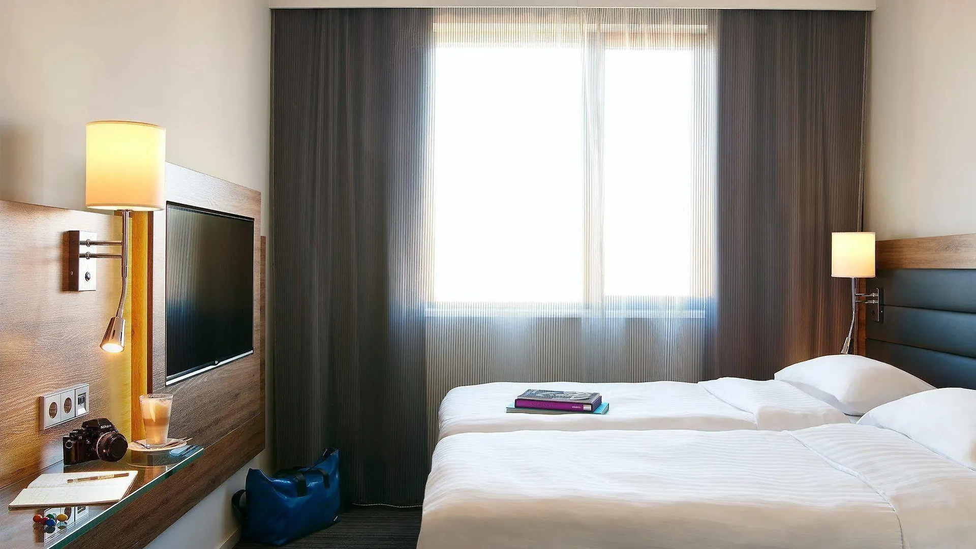 Hotel Moxy Berlin Ostbahnhof 4*,  Deutschland